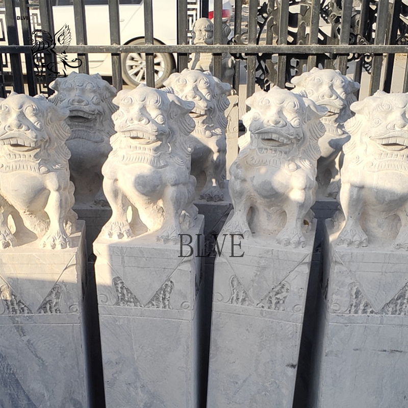 BLVE Handcarved Chinese Guard Lion Feng Shui Marble Foo Dog Statues Small Size Fu Dog Stone Sculpture With Base Column