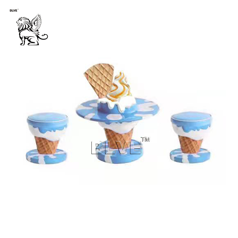 BLVE Customized Modern Outdoor Shop Decoration Large Fine Workmanship Fiberglass Ice cream Table and Chairs