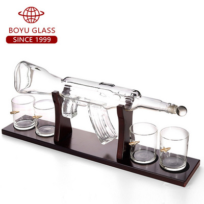 800ml Whiskey Decanter Gun Large Decanter Set with 2  Whisky Glasses