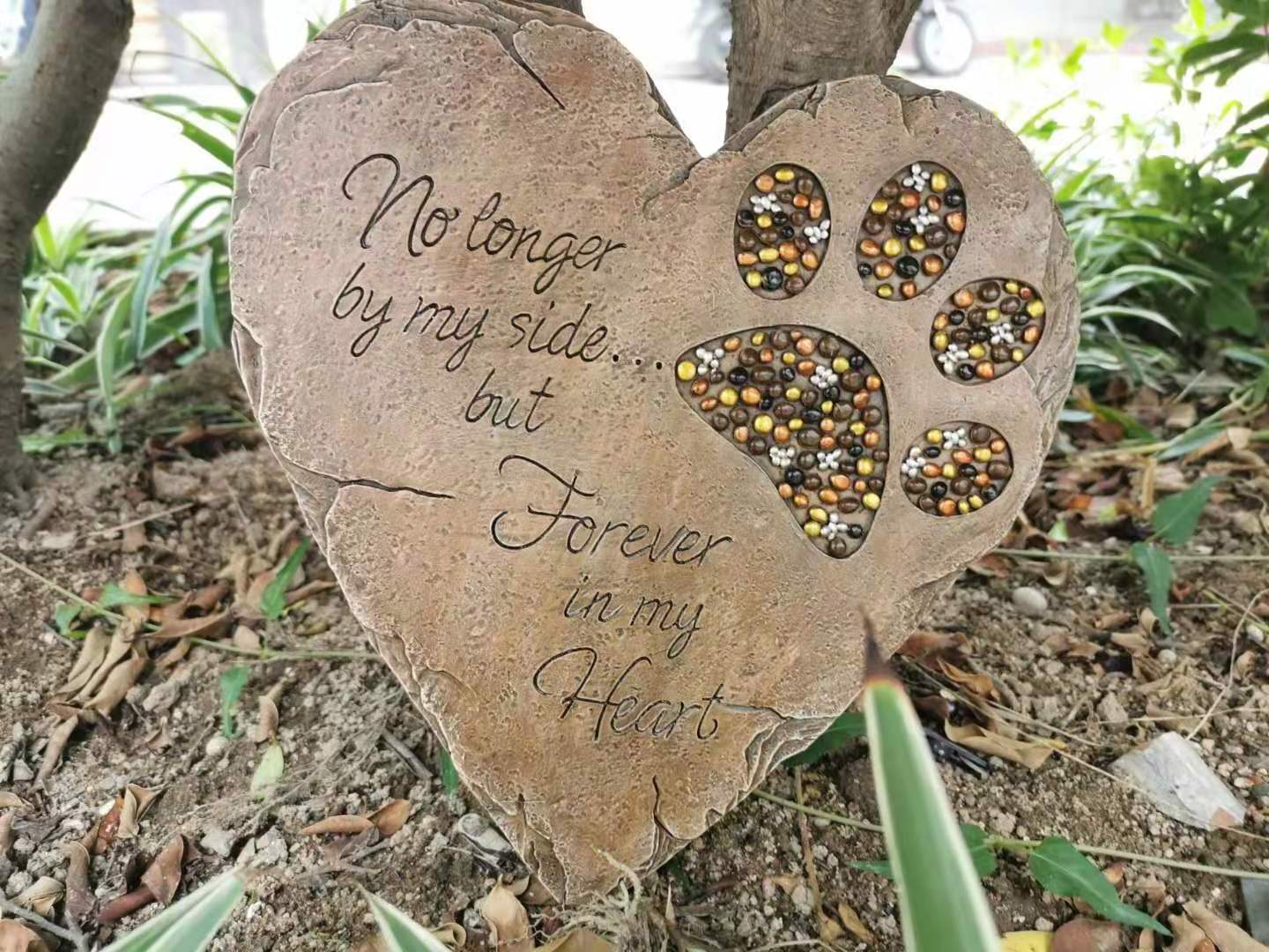 Resin Garden Heart Shaped Pet Memorial Stones