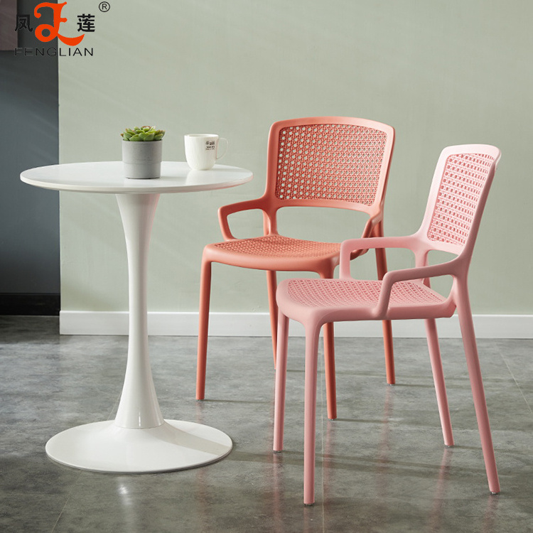 Free Sample Wholesale Modern New Design Cheap Restaurant Dining Cafe Moulded Pp Stackable Plastic Dinning Chair With Armrest