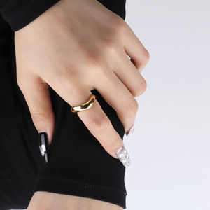 Chris April 316L wholesale price stainless steel ring gold curving minimalism chunky band rings