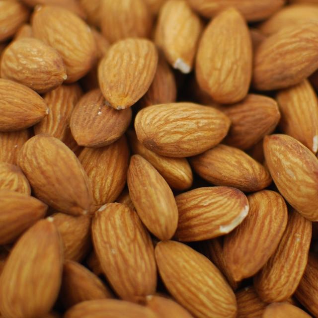 Premium Quality Almond Nuts / roasted almonds