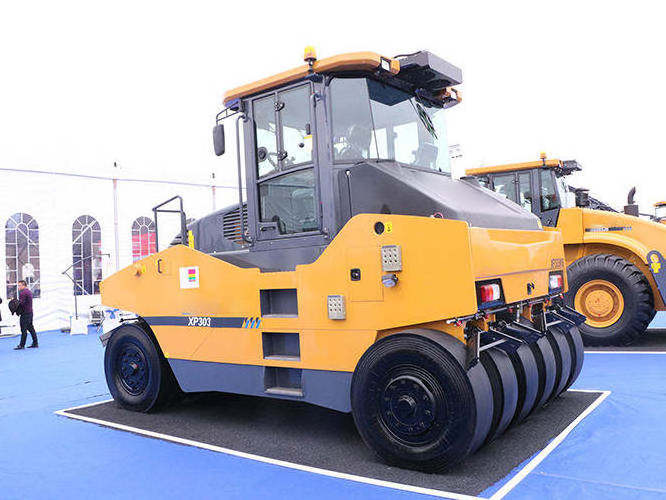 Official 30ton Pneumatic Rubber Tire Road Roller Xp303 For Sale