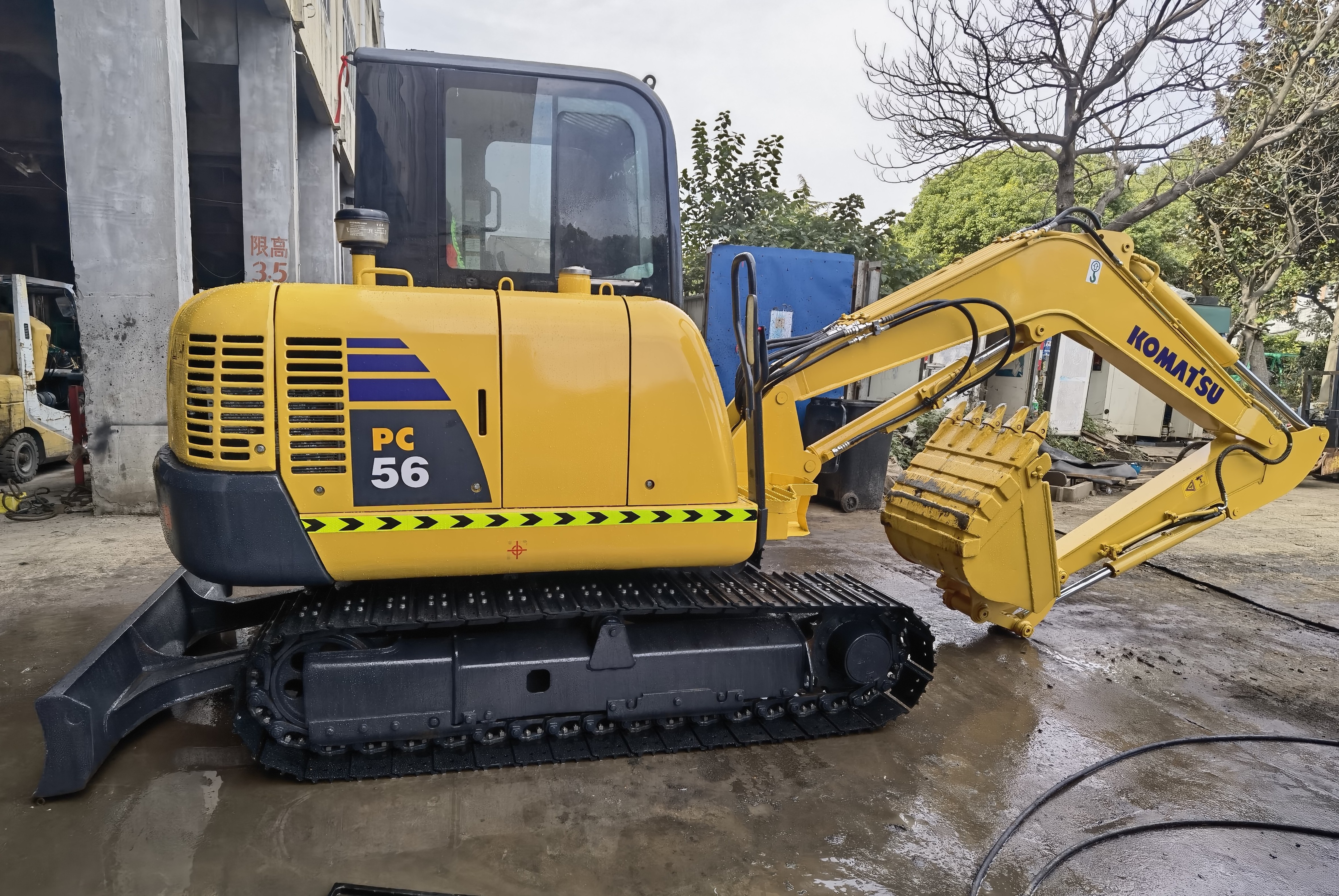 second-hand excavator japan komatsu pc56-7 road construction used digger good quality c56-7 for cheap price sale