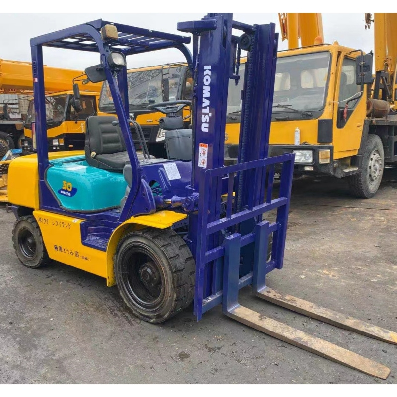 Used Komatsu Japan second hand Forklift 3 ton Diesel FD30 for sale in Shanghai yard for sale