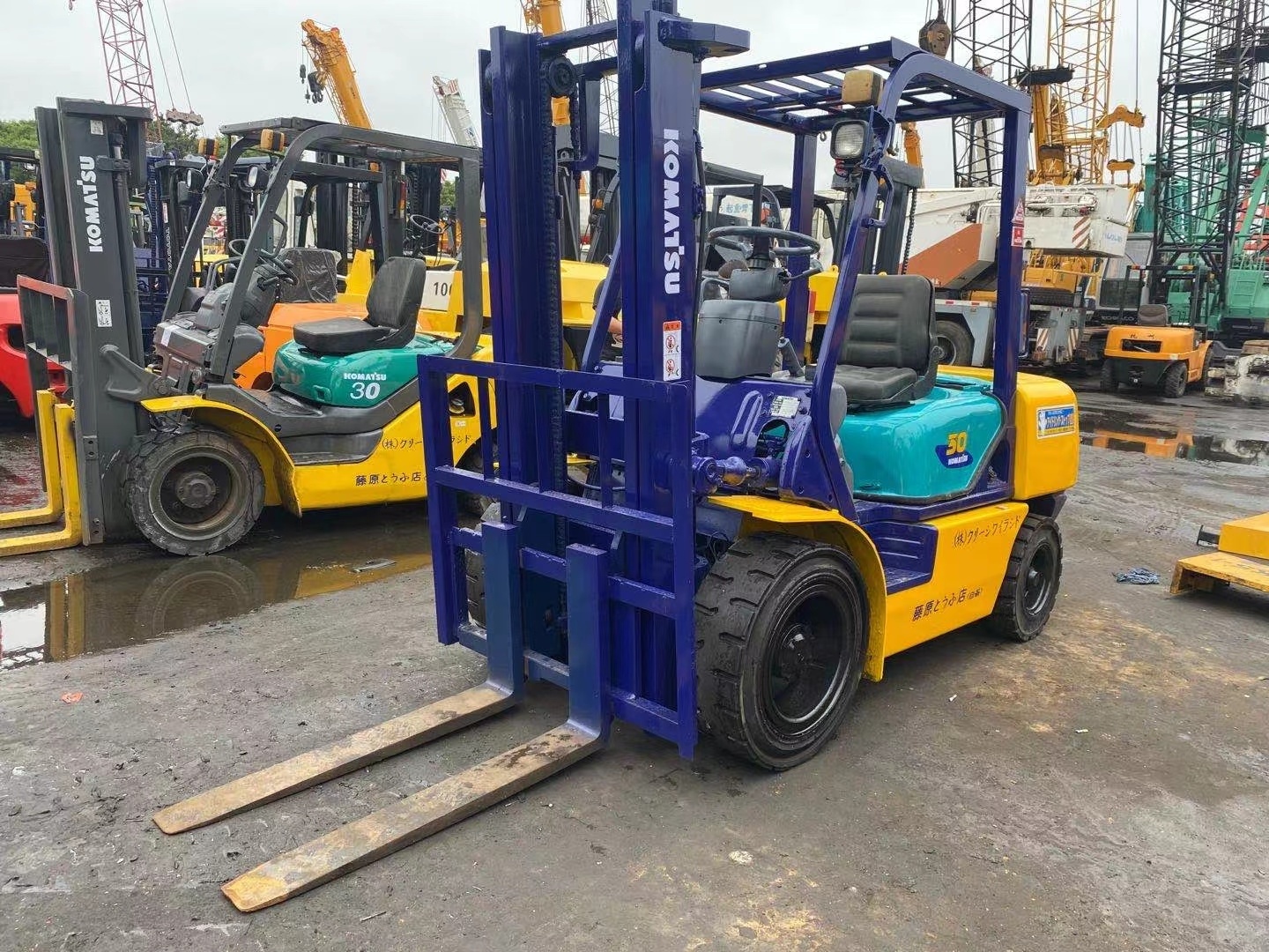 Used Komatsu Japan second hand Forklift 3 ton Diesel FD30 for sale in Shanghai yard for sale