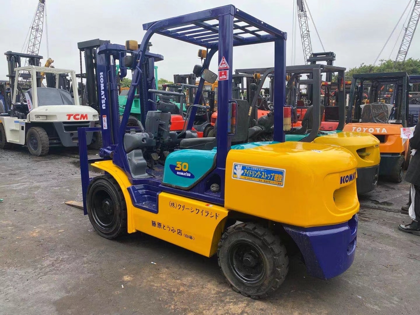 Used Komatsu Japan second hand Forklift 3 ton Diesel FD30 for sale in Shanghai yard for sale