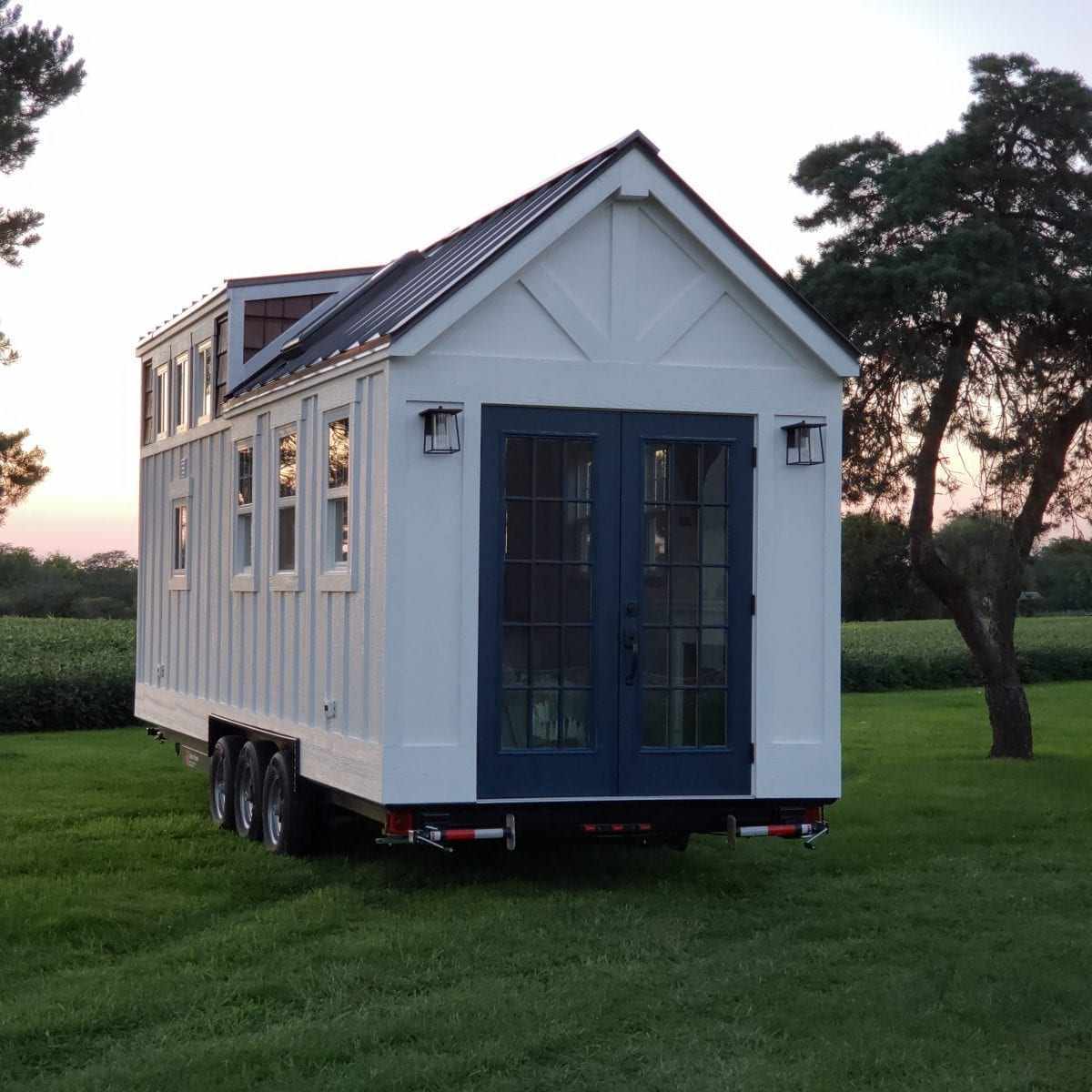 New Hot Prefab Luxury Movable Trailer on Wheel Living Room Container House