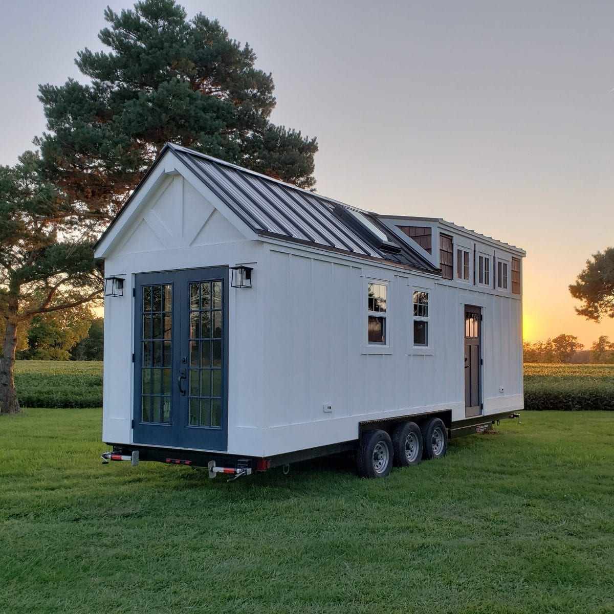 New Hot Prefab Luxury Movable Trailer on Wheel Living Room Container House