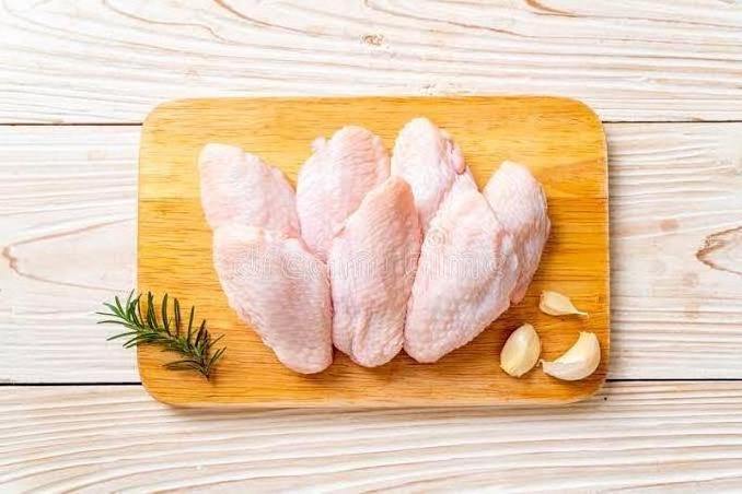 TOP QUALITY WHOLE FROZEN CHICKEN FEET AND CHICKEN PARTS FROM THAILAND/POLAND AND USA FOR SALE