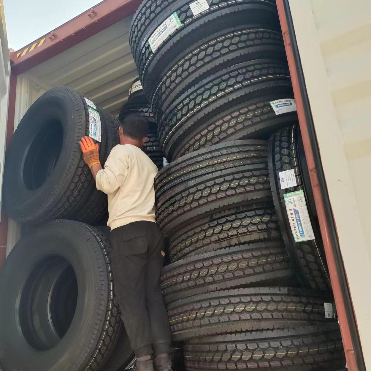 China cheap price Quality Used Truck/Bus Tires For Wholesale Export now Factory price