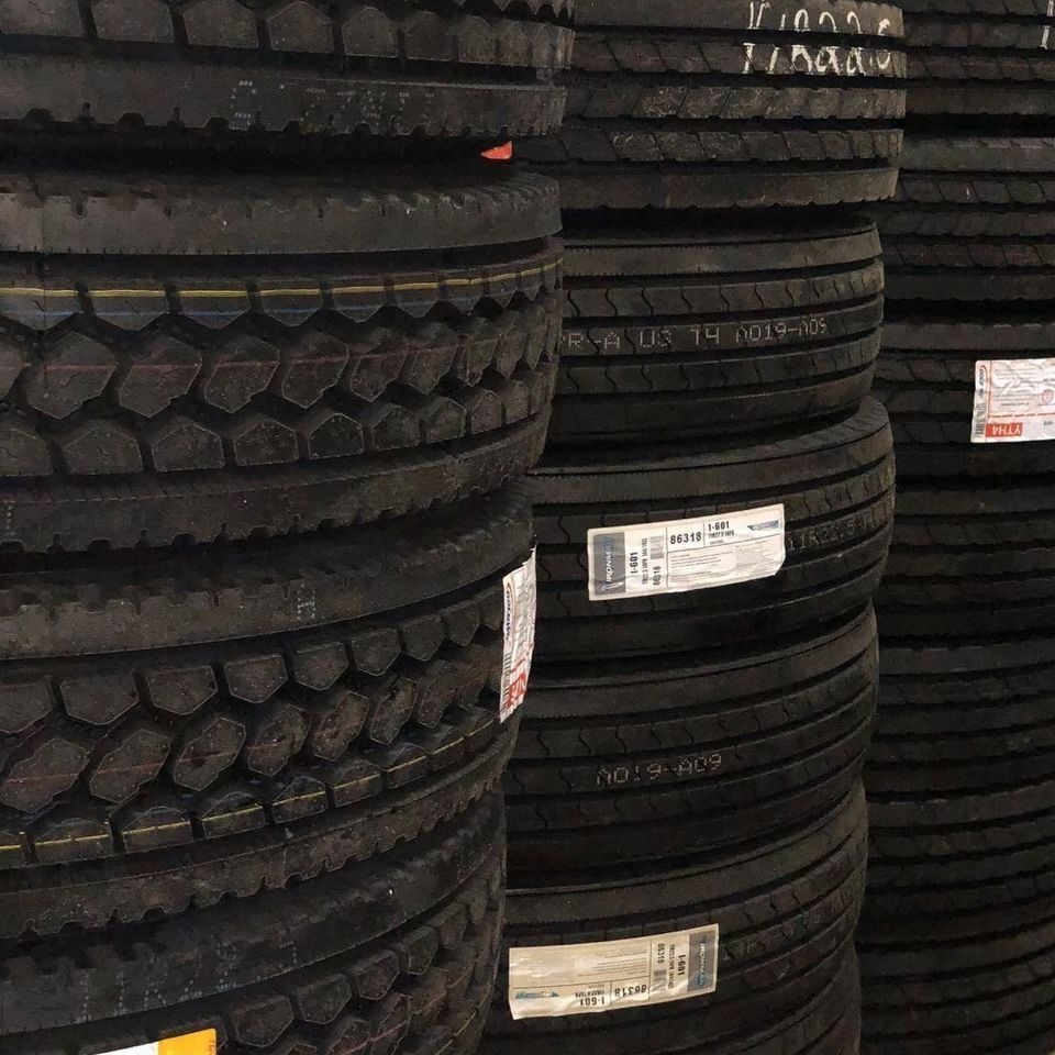 Factory Wholesale 250-15/7.00 250-15/7.50 300-15/8.00 15 Inch Forklift Solid Tires for Pneumatic Tire Rim