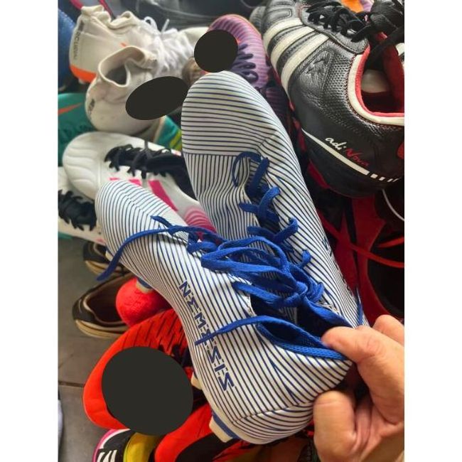 Wholesale Cheap Broken Nails Soccer Shoes Outdoor Indoor Training Soccer Boots For Men and Women