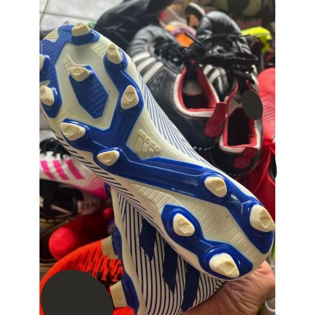 Wholesale Cheap Broken Nails Soccer Shoes Outdoor Indoor Training Soccer Boots For Men and Women