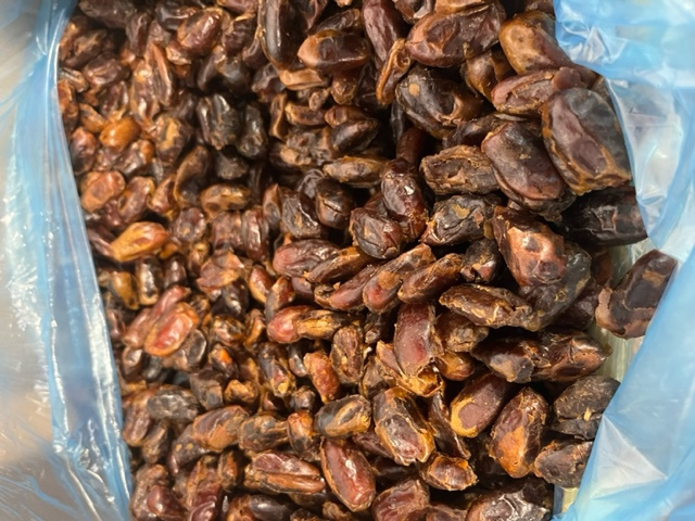 Competitive Price Quality Export Freeze Semi Dried Red Pitted Dates