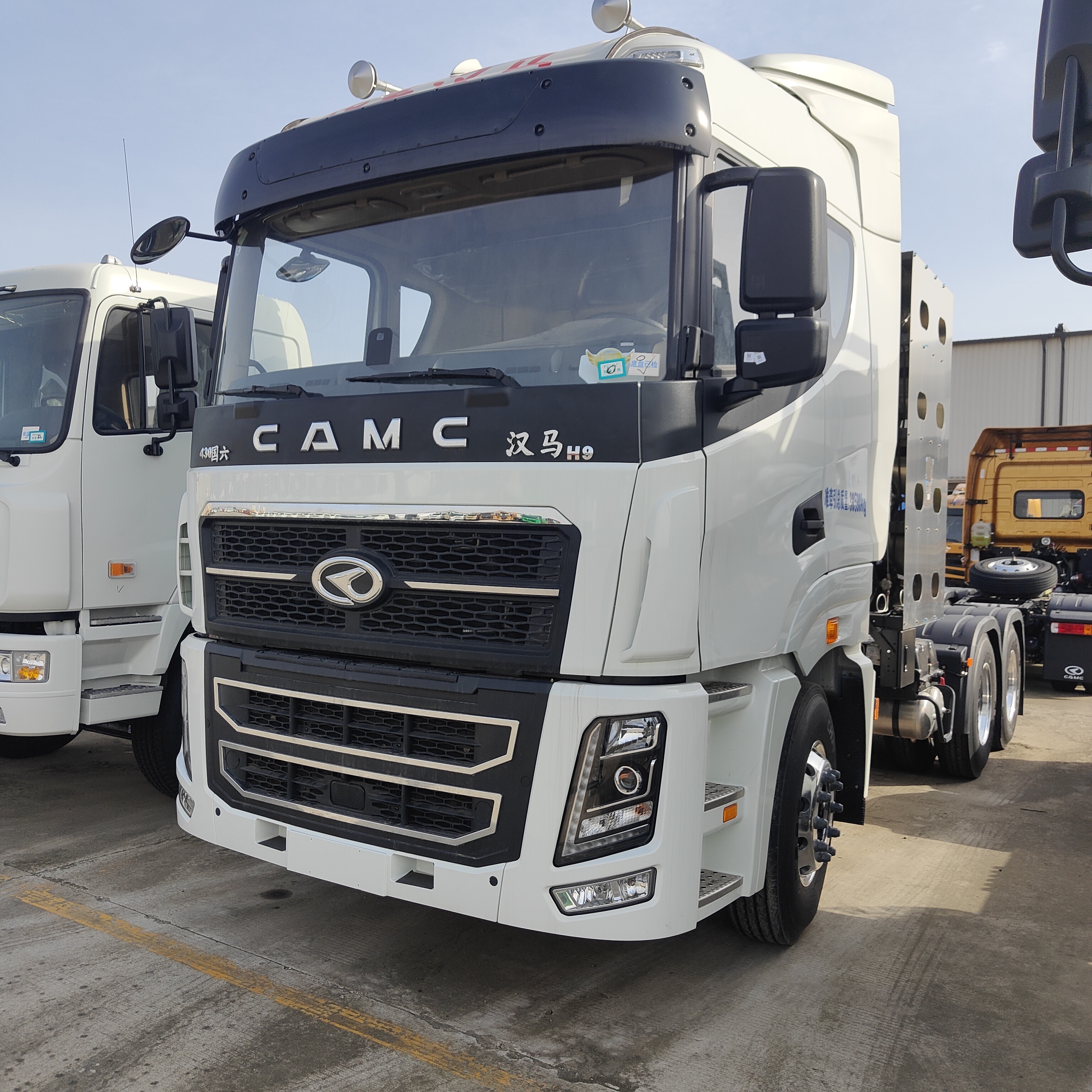 Famous brand new truck tractoNew heavy duty CAMC 6X4 CNG Tractor Trucks with powerful