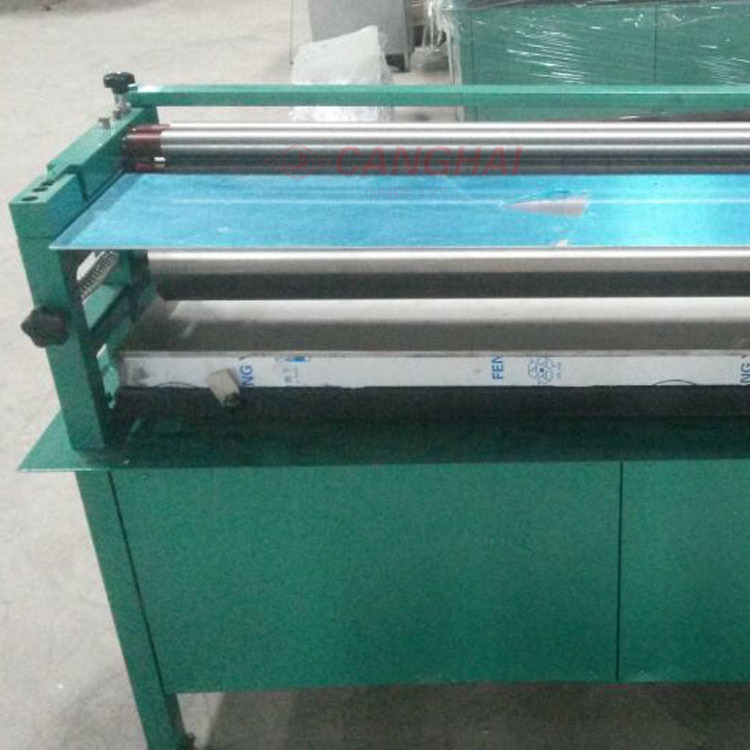 Paper board manual feeding canghai gluing machine with cold glue