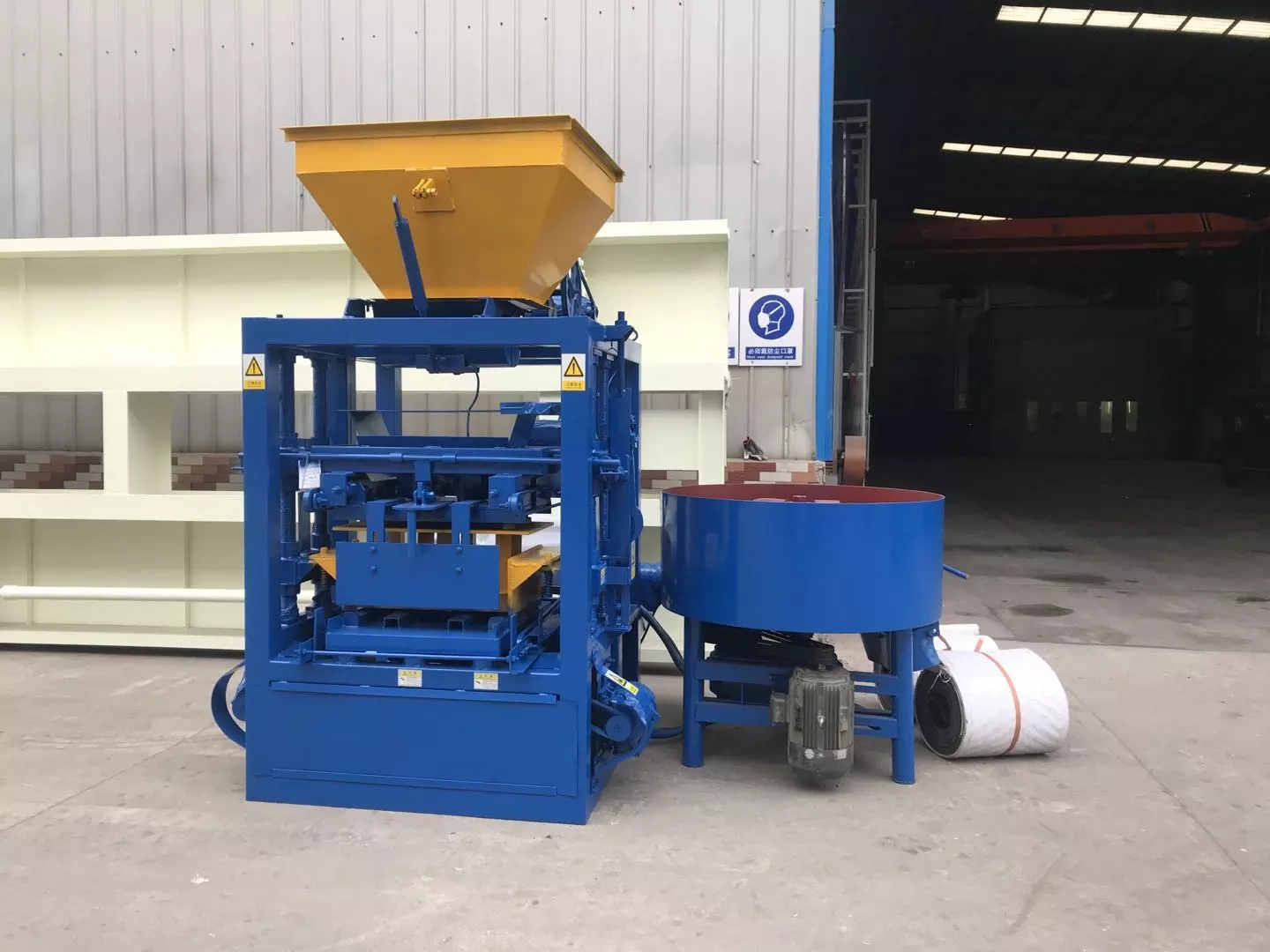 QT4-24 Best Sale Hollow Maker Manual Interlocking Paver Block Hydraulic Brick Making Machine Automatic