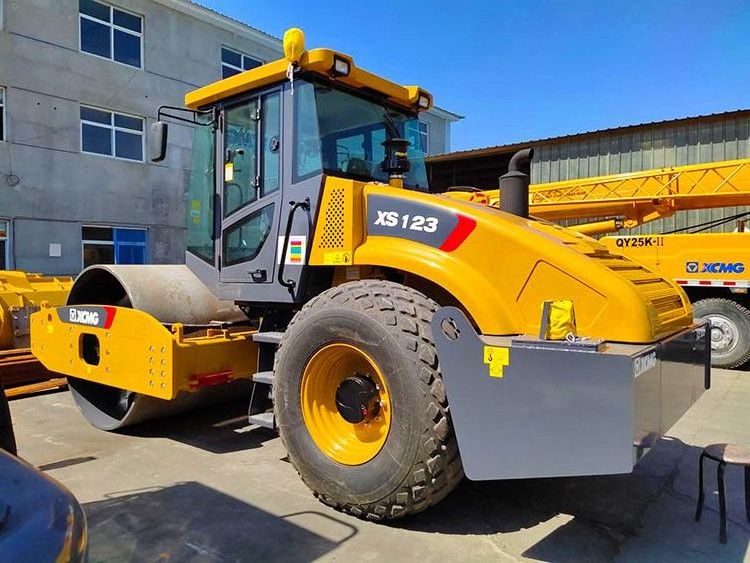 China xuzhou made vibration compacting machine XS123 12t road roller for sale