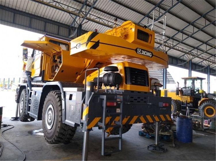 Shanghai XCR55L5 XCR55L5_E 55tons hydraulic rough terrain crane with spare parts price