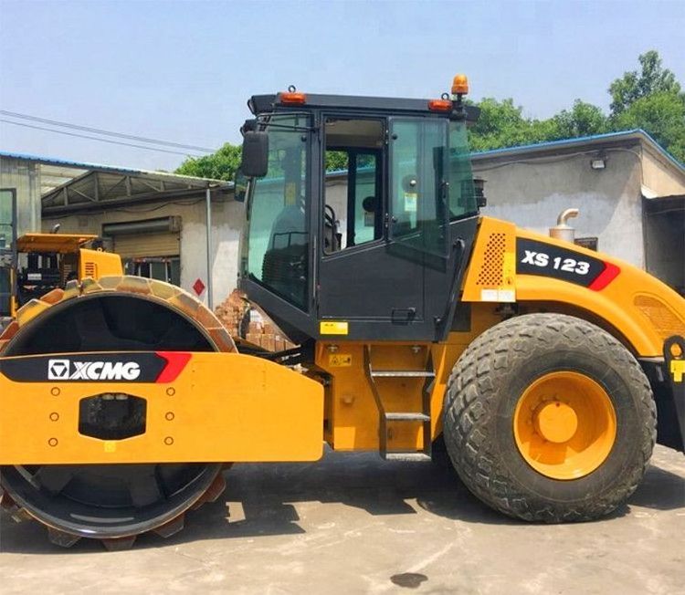 China xuzhou made vibration compacting machine XS123 12t road roller for sale