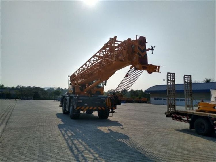 Shanghai XCR55L5 XCR55L5_E 55tons hydraulic rough terrain crane with spare parts price