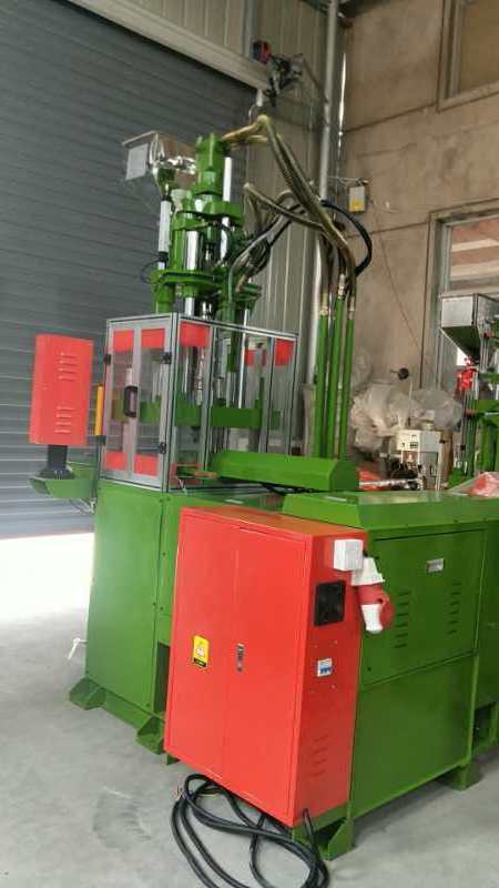 Toy eye manufacturing machine/vertical injection molding machine