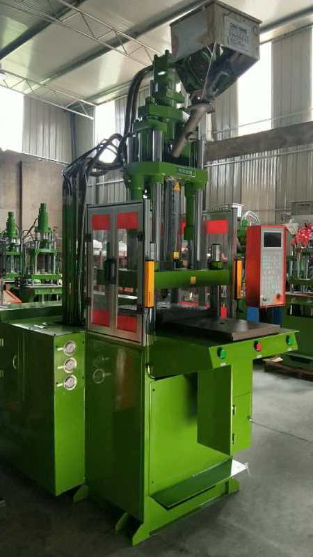 Toy eye manufacturing machine/vertical injection molding machine