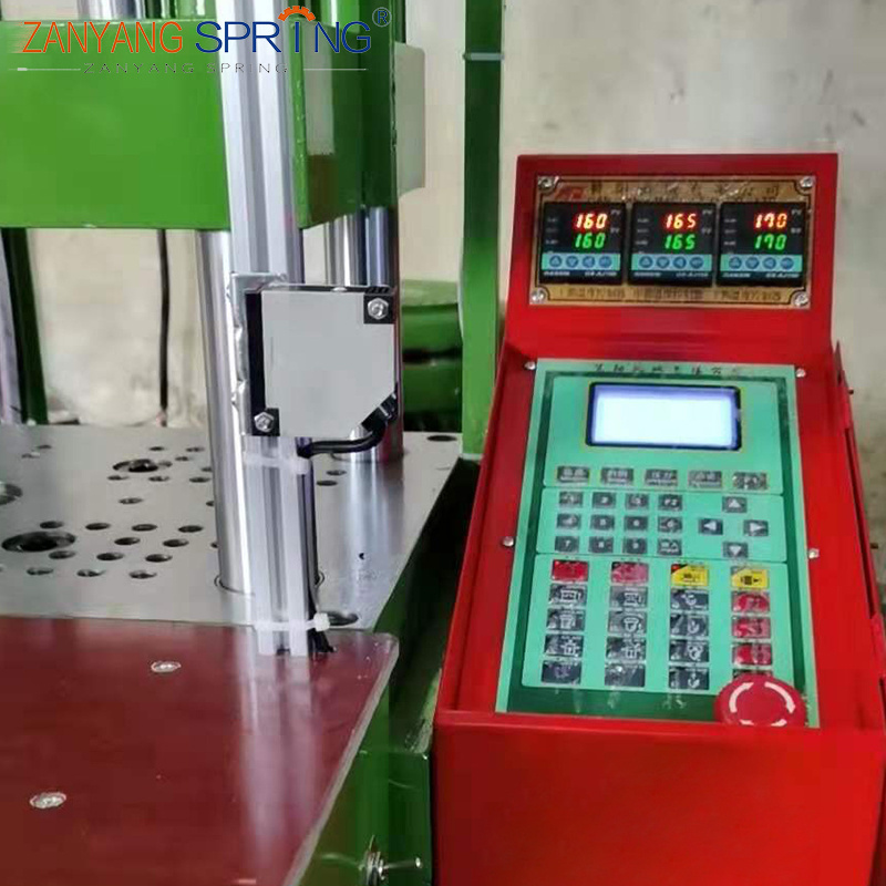 Small ballpoint pen making machine automatic injection machine