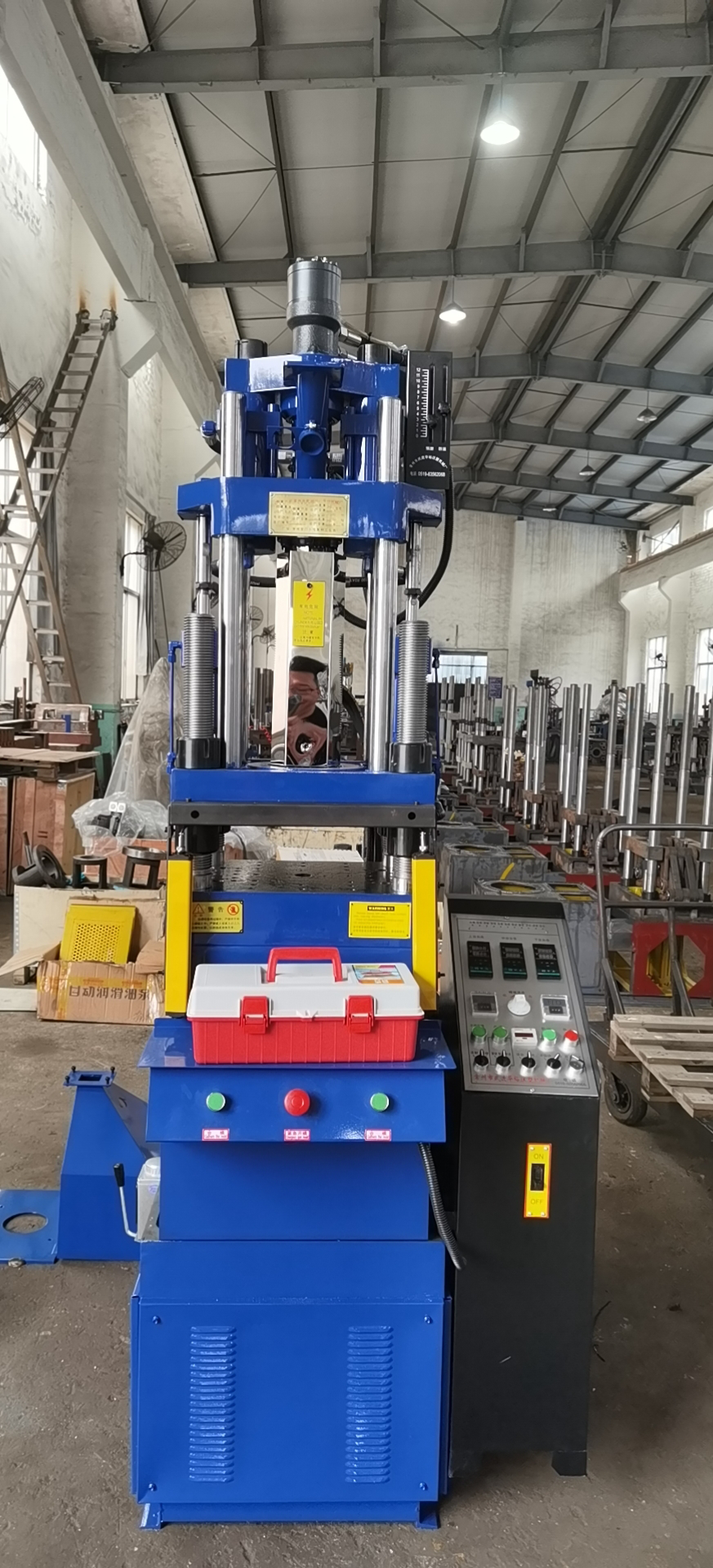 Vertical type shoes injection moulding plastic injection molding machine for shoe soles