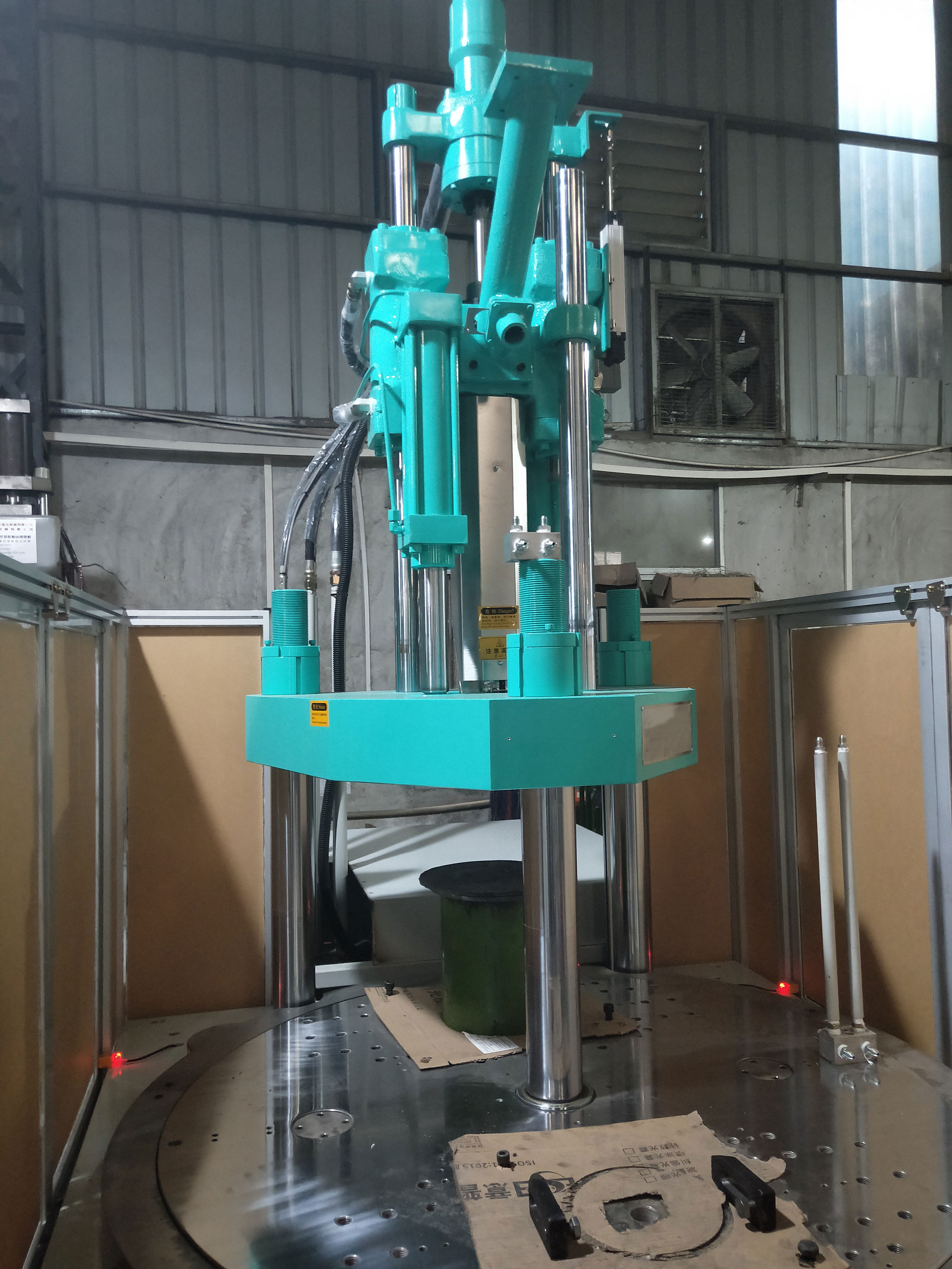 rotary table injection machine maker/tool handle plastic vertical plastic injection molding making machine