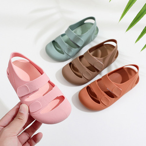 Ins Fashion Roman Style Children Beach Sandals Rubber Shoes With Soft Soles Kids Jelly Shoes With Hook And Loop Strap Closure