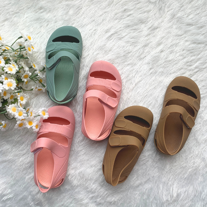 Ins Fashion Roman Style Children Beach Sandals Rubber Shoes With Soft Soles Kids Jelly Shoes With Hook And Loop Strap Closure