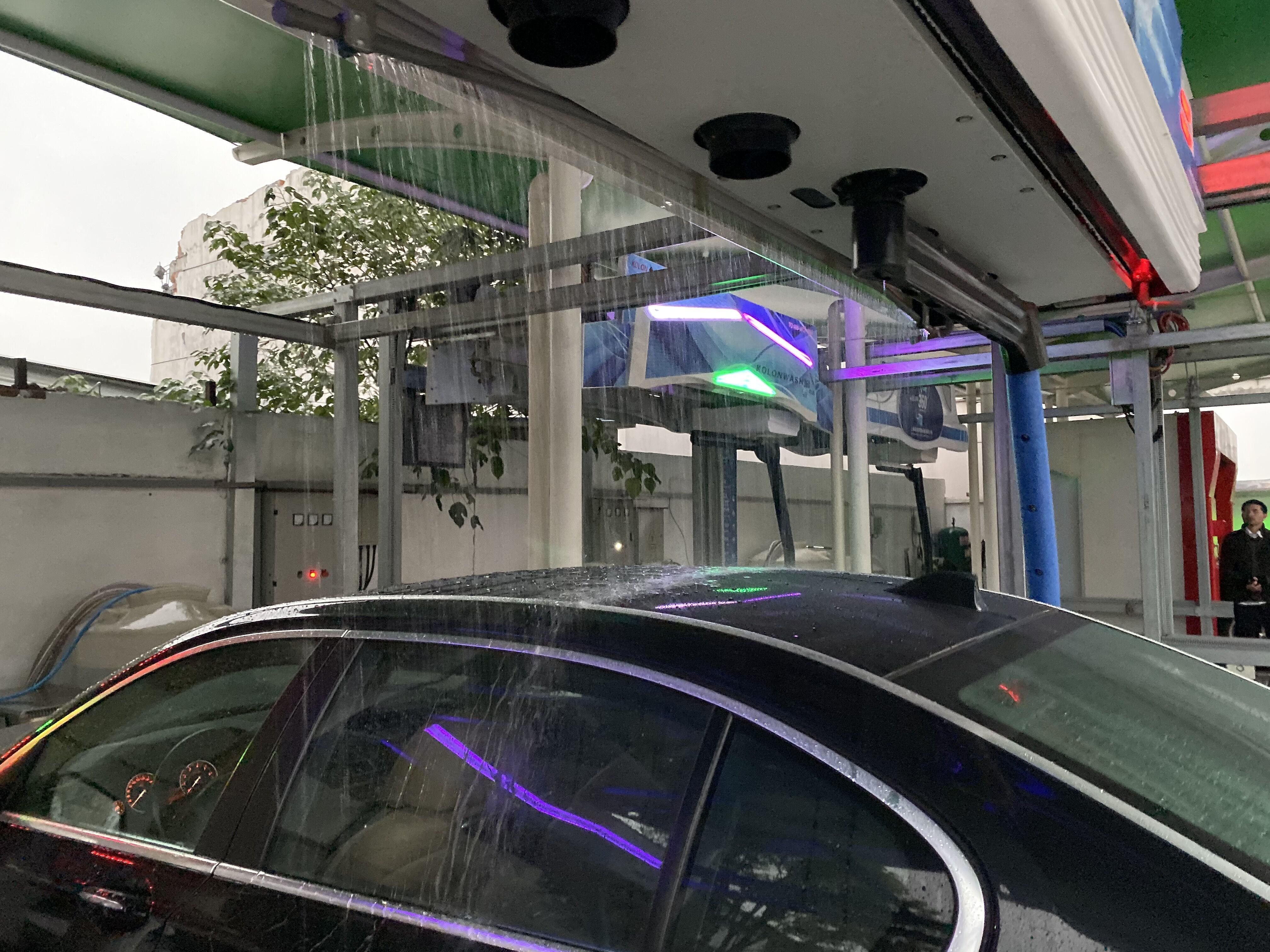 single arm 360 touchless car wash machine with drying system