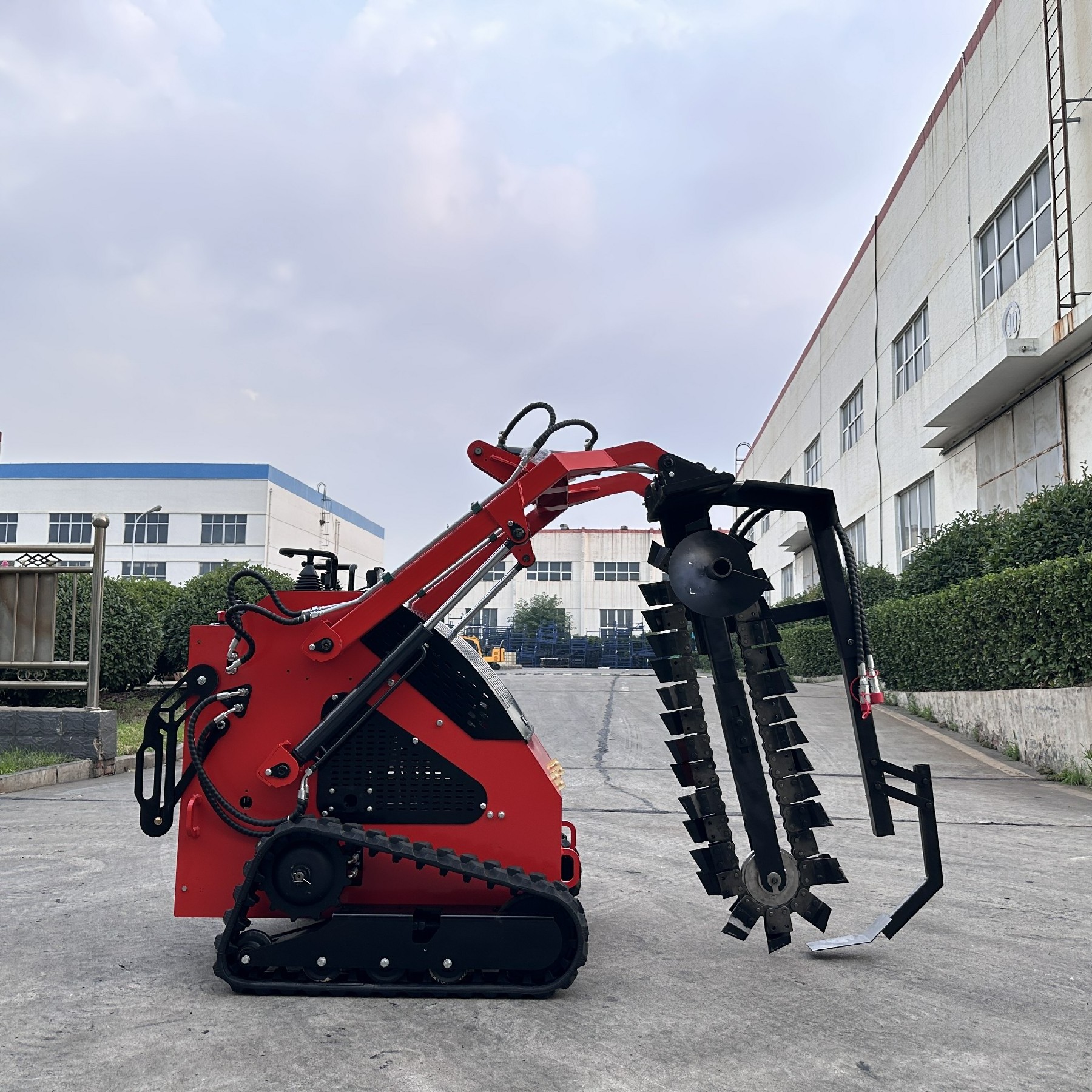 China EPA EURO5  multifunction Forestry mulcher skid steer attachments mini skid steer with mulcher