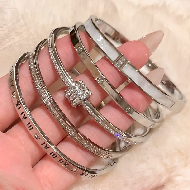 Luxurious Stainless Steel Bracelet Jewelry Set Fashionable Non-Fade Bracelet Versatile Mixed Design Women's Bracelet Set