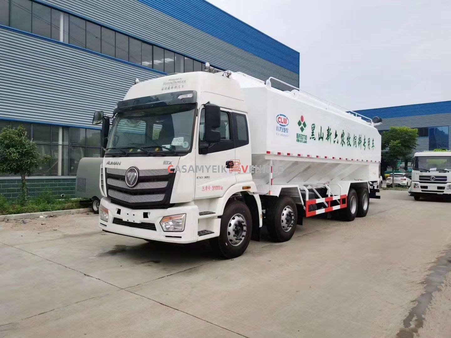 Cheap price FOTON HOWO IZUSU Bulk Feed delivery tank truck