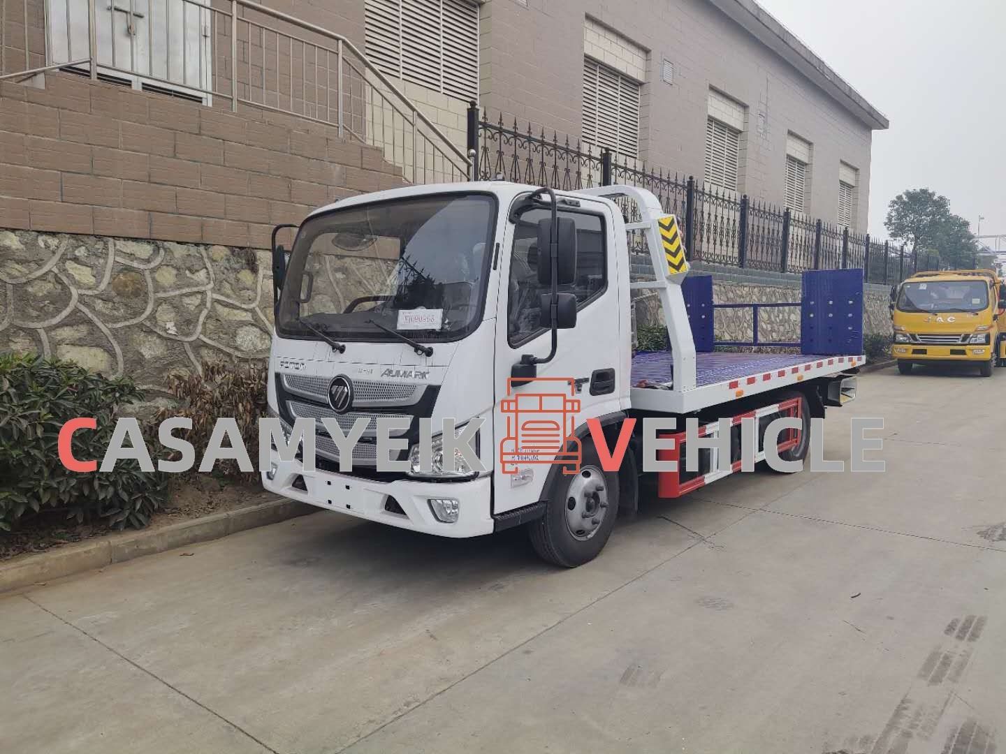 Low price new EURO 3 4 5 emission standards 2 to 18 ton flat bed towing truck