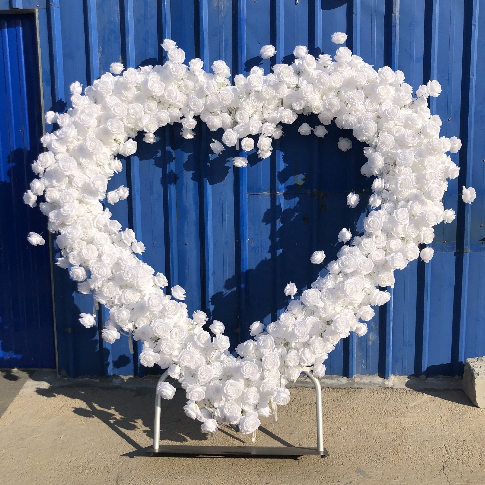 O-X880 EOM High Quality White Red Roses Flower Arch Wedding Backdrops Silk Flower Centerpieces Heart Shaped Flower Arch