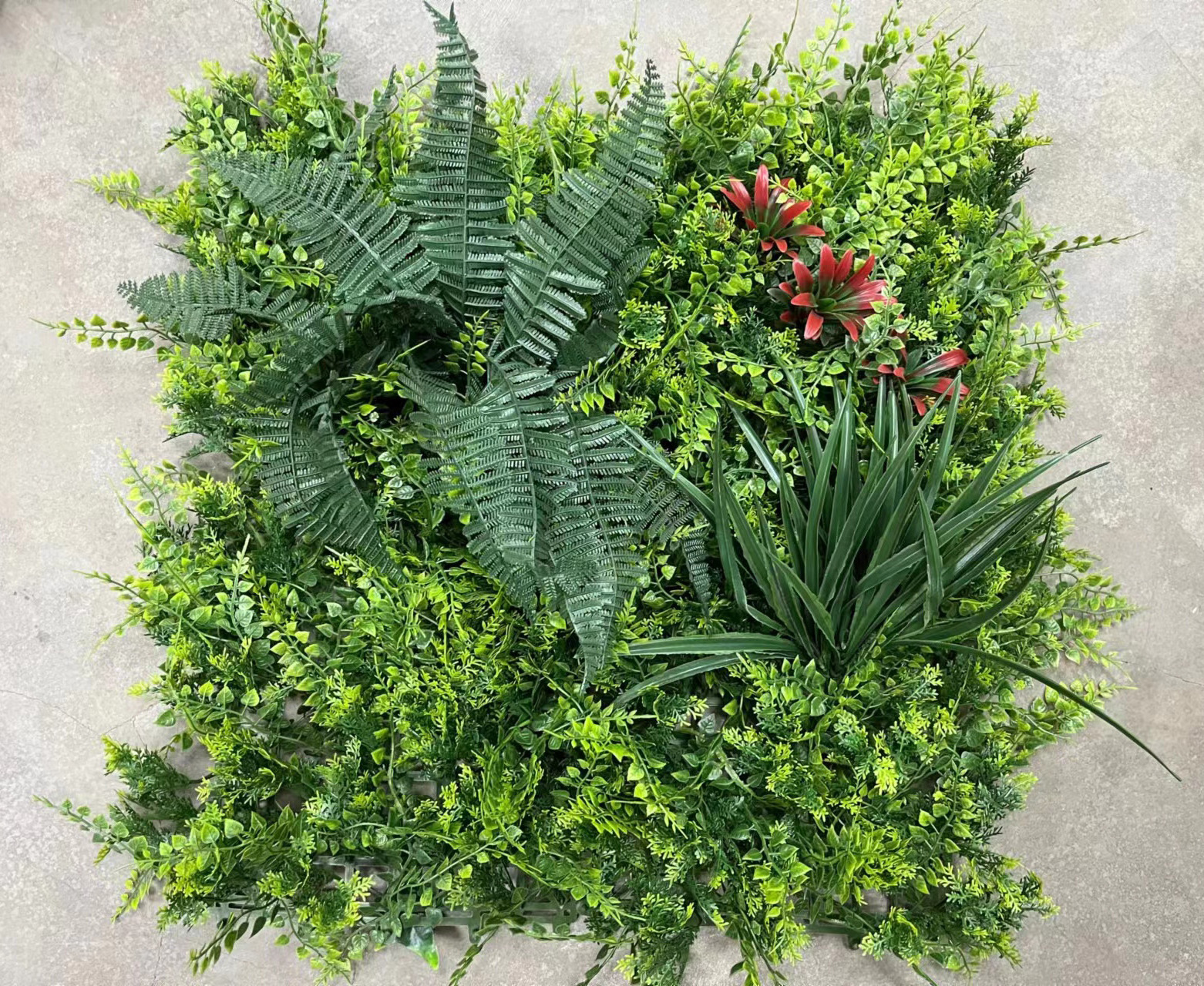 Customized Evergreen Artificial Plants Grass Wall Tropical Jungle Style Artificial Greenery Plant Backdrop Fake Hang Plant Wall