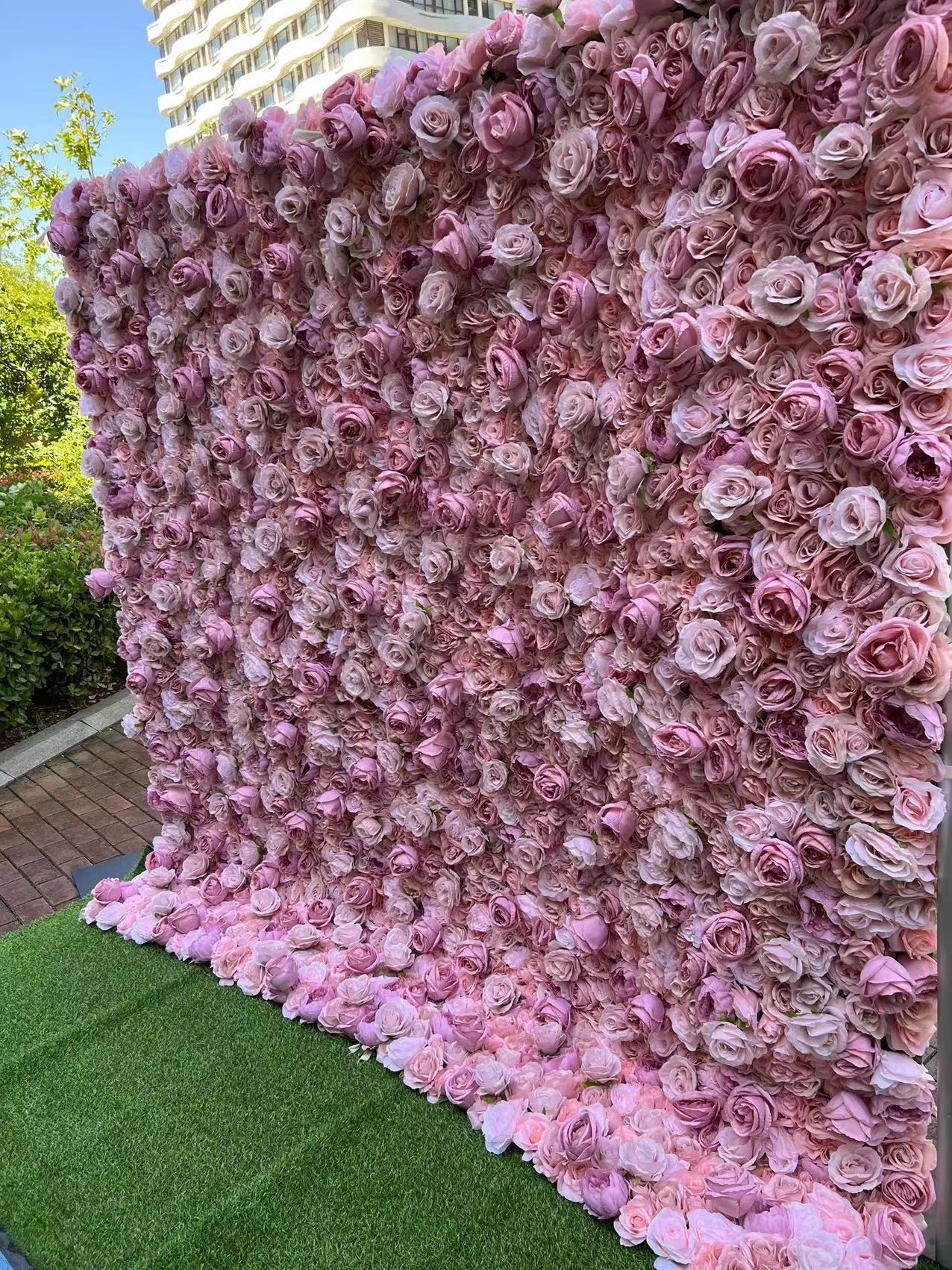 D-FW001 8ftx8ft 3d red purple white feather flower wall backdrop artificial fabric roll up flower wall for wedding decoration