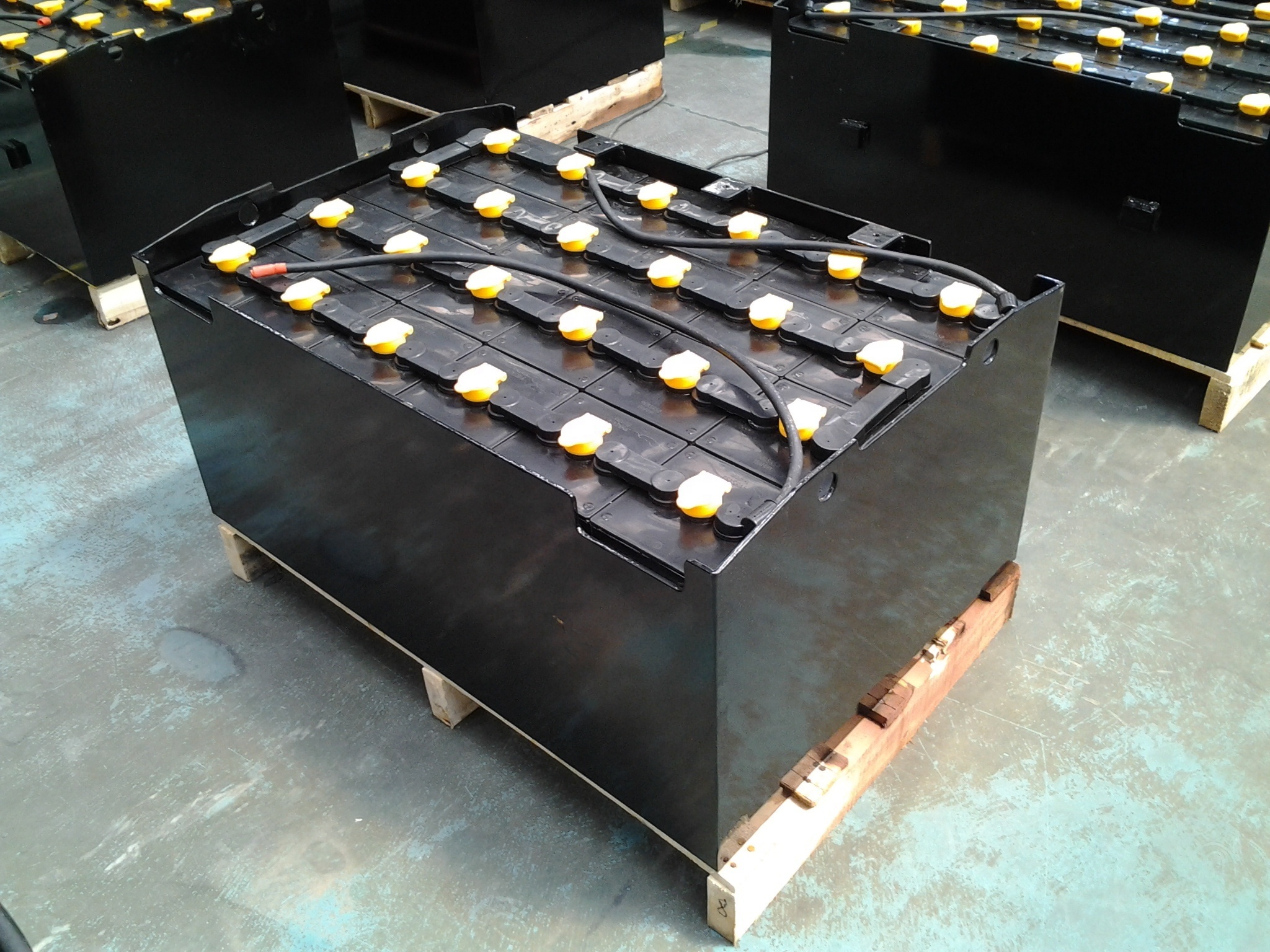 Rechargeable forklift traction 48V400Ah 8VBS400 lead acid battery pack with top cover design