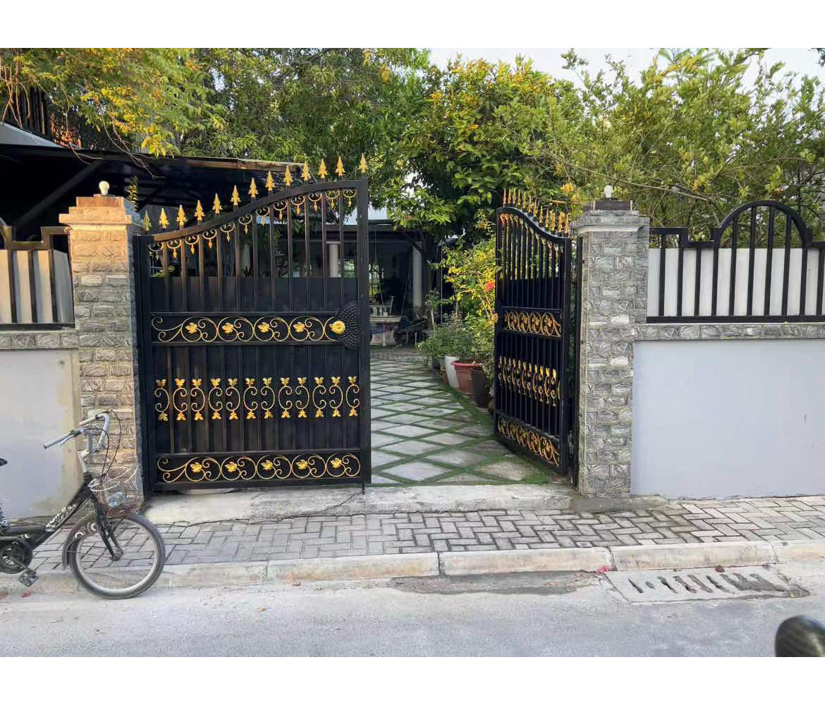 Wrought Iron Gate Golden Ornaments for Decoration Solid Main Door Iron Gate and Fence