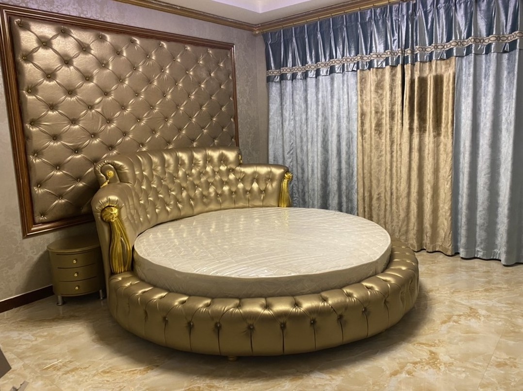 European Romantic Large Round Velvet  Bed Double Metal Wedding 2.2m Wooden Leather Fabric Beds Couple Princess Hotel Bed