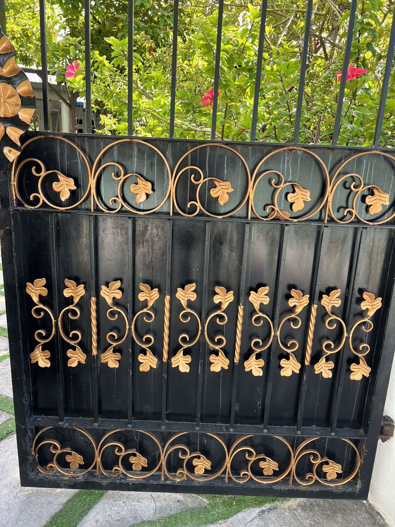 Wrought Iron Gate Golden Ornaments for Decoration Solid Main Door Iron Gate and Fence