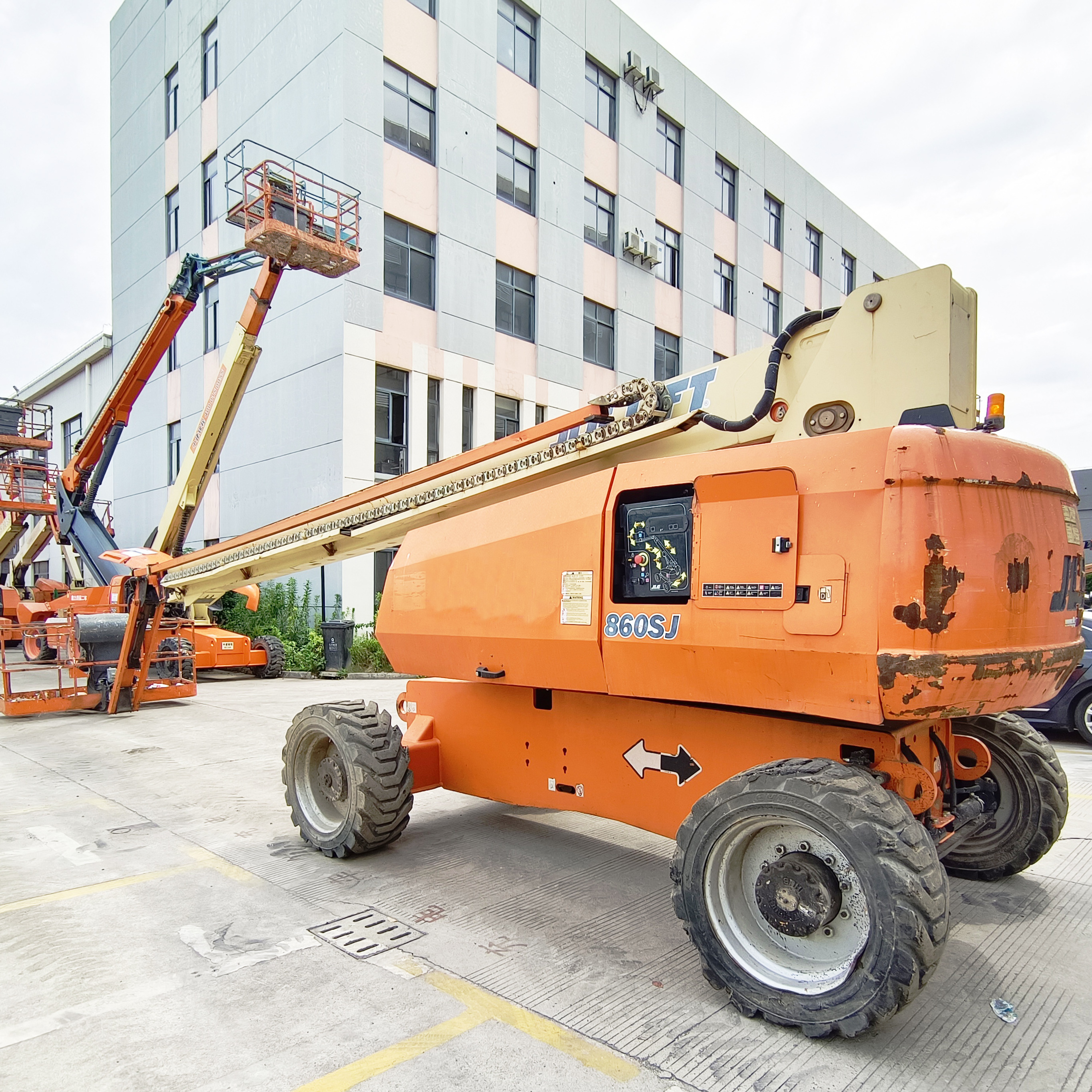 Hot sale Used Mobile Aerial Work Platform 860SJ Docks Omni Directional Self Propelled Boom Lift Table Operation Platform