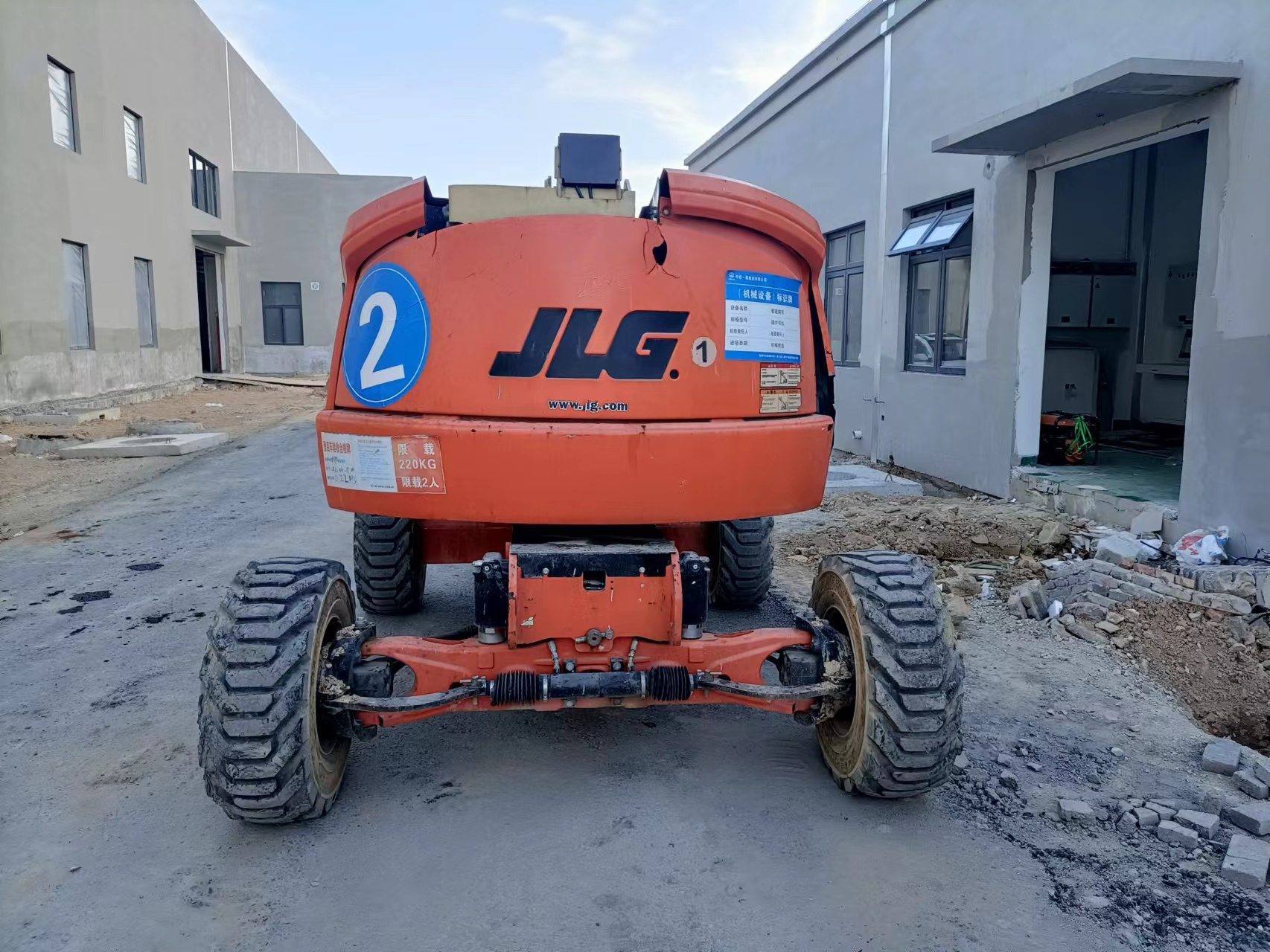 At a loss mini towable aticulated man lift JLG 340AJ/450AJ/520AJ articulated boom lifts for building construction trailer boom