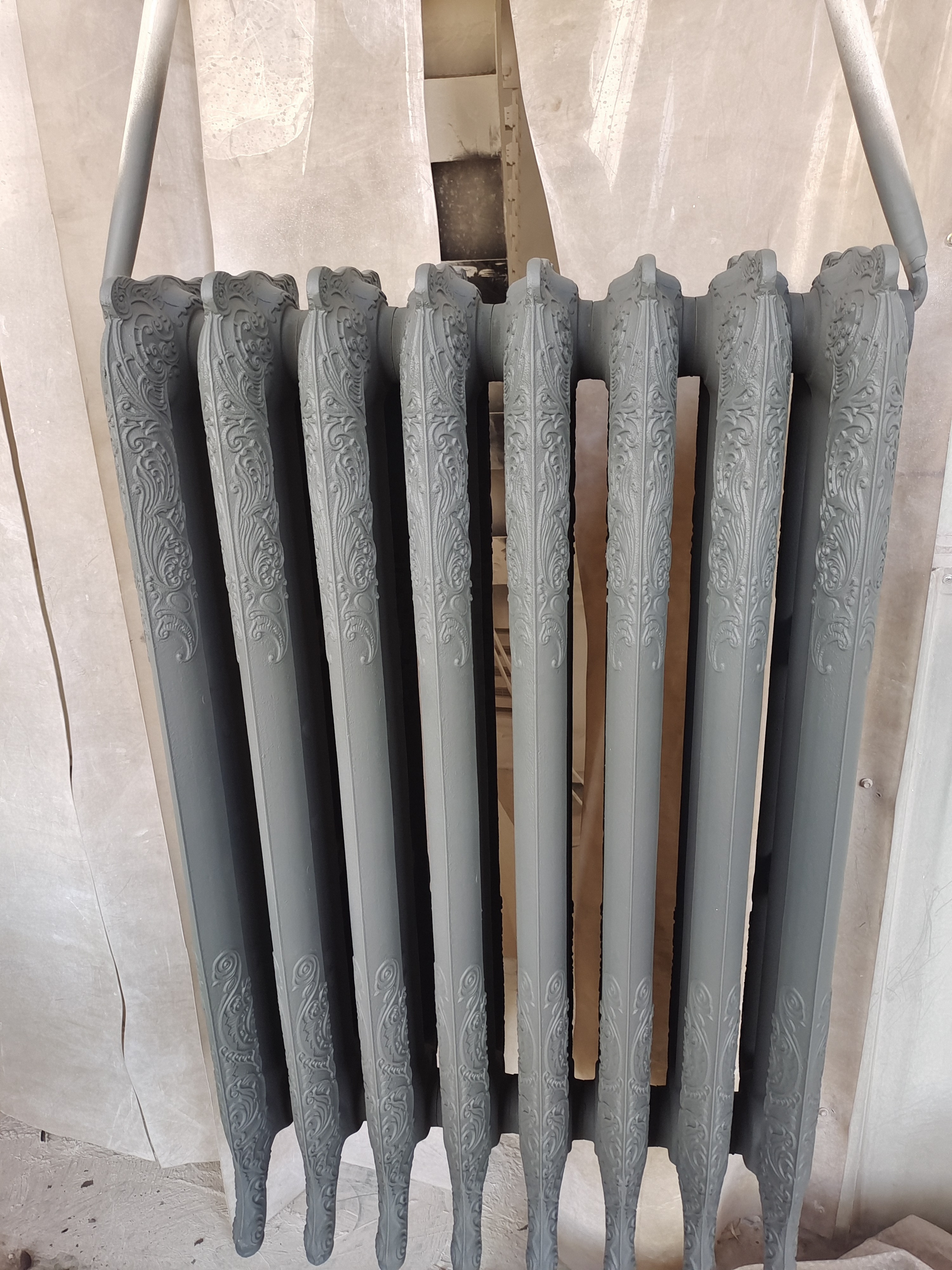 950 mm retro patterned cast iron radiator produced in China