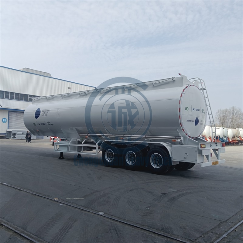 Tri-Axle 45000 Liters Fuel Tank Semi Trailer Gasoline Aluminum Carbon Steel sell in Africa trailer for Sale